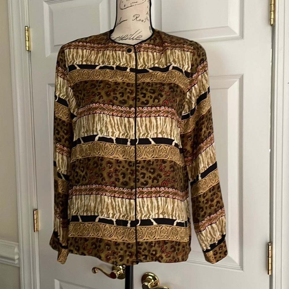 Corey B 100% silk buttons down shirt